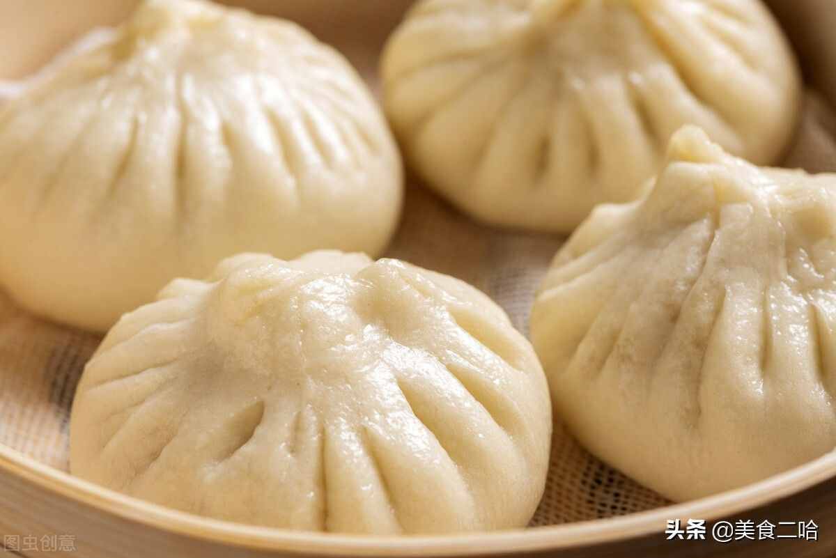 包子怎么才能白亮松軟？原來飯店都這么做，涼了不硬，真正水光肌