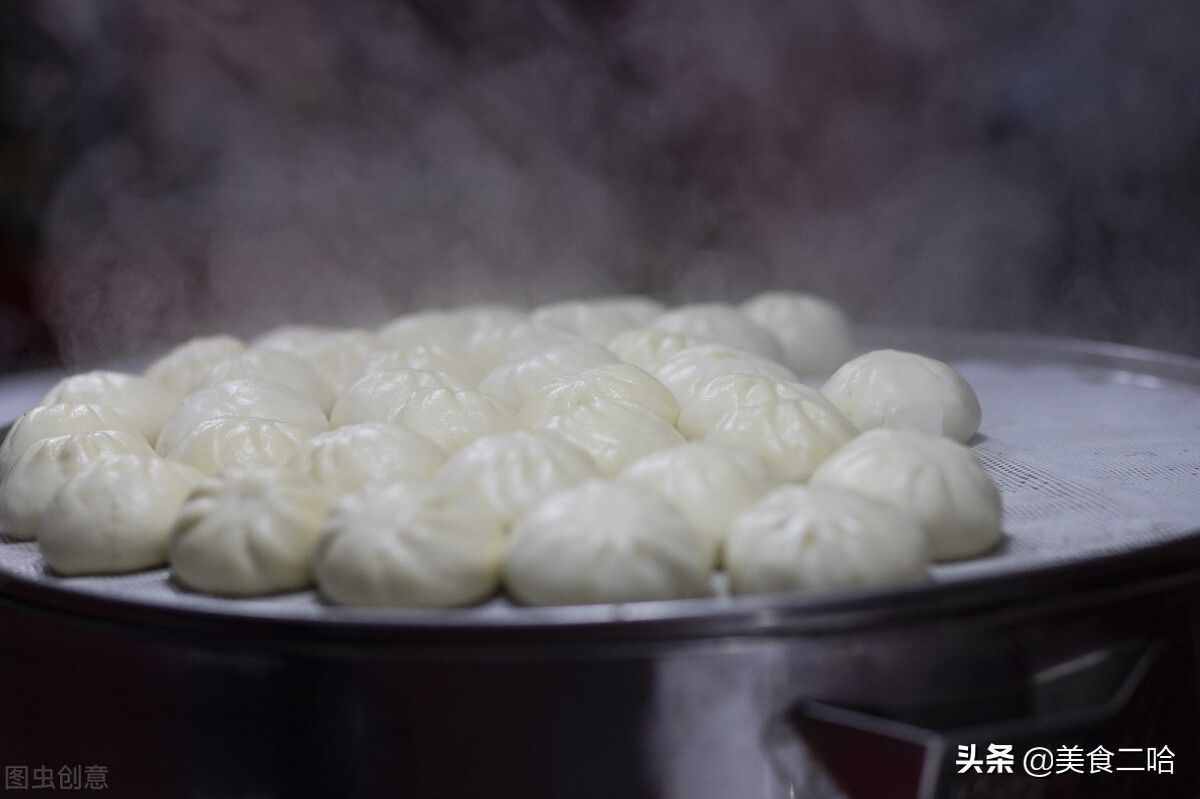 包子怎么才能白亮松軟？原來飯店都這么做，涼了不硬，真正水光肌