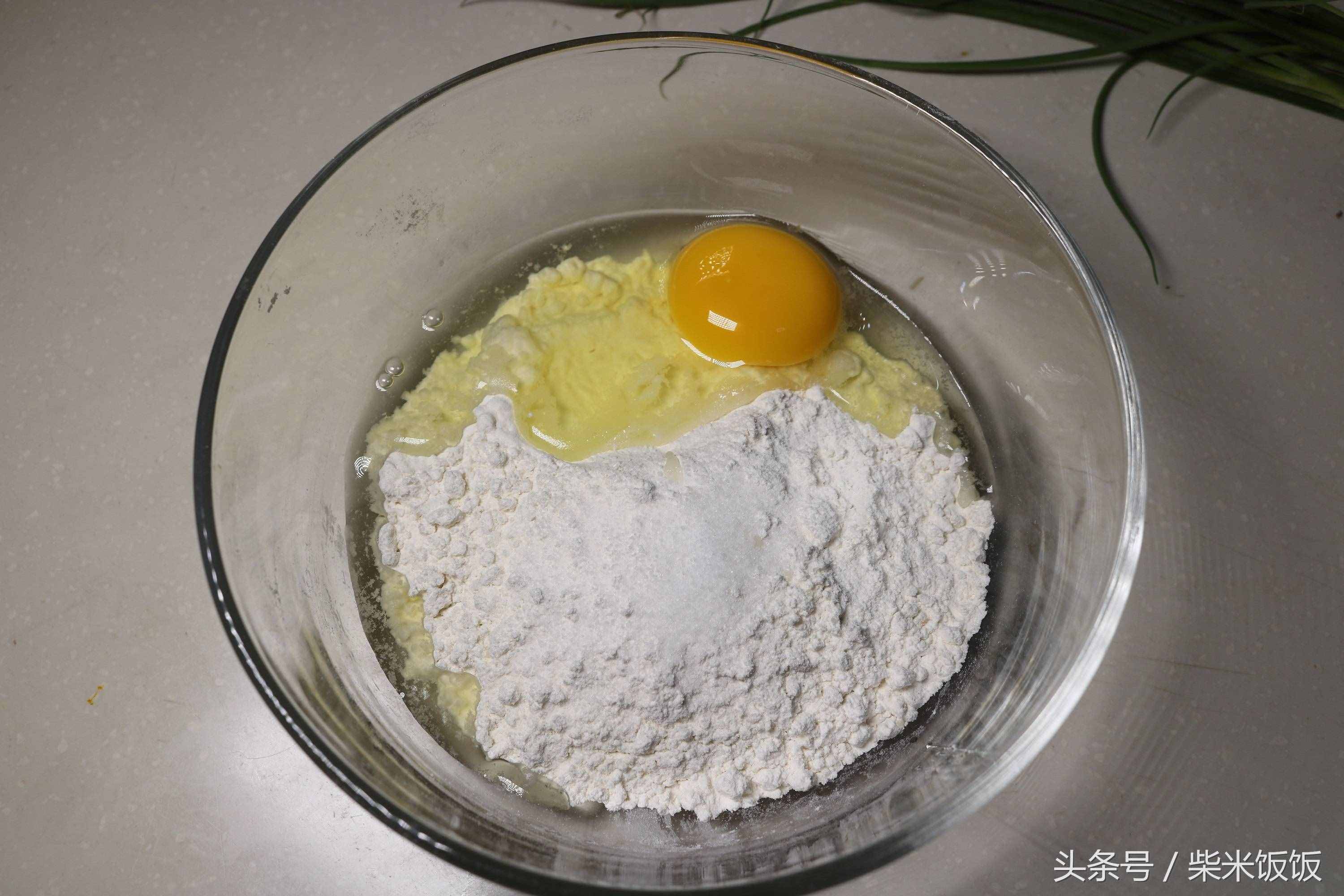 蔥花雞蛋餅最簡(jiǎn)單的做法，5分鐘出鍋，又快又香，好吃的不得了！