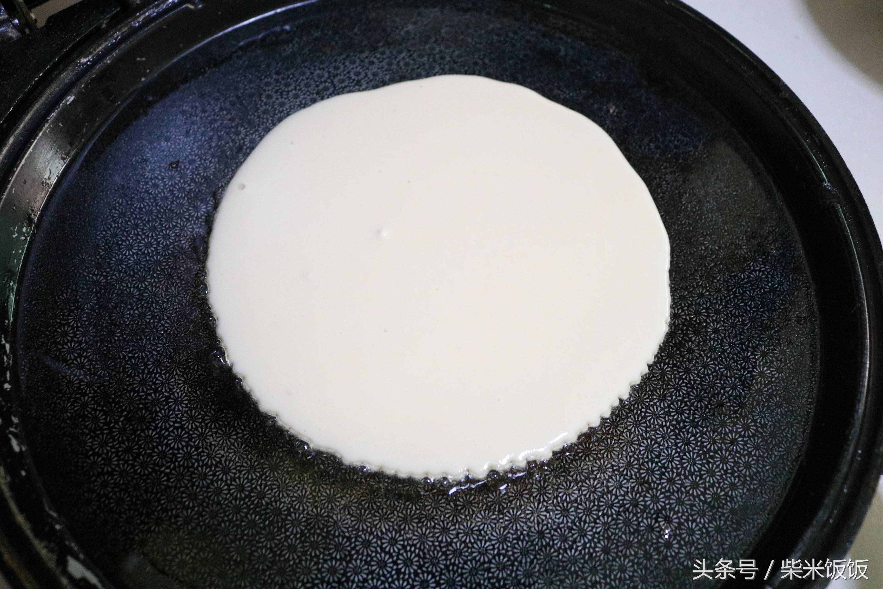 蔥花雞蛋餅最簡(jiǎn)單的做法，5分鐘出鍋，又快又香，好吃的不得了！