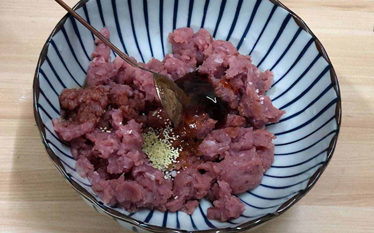 從和面到出鍋，手把手教你包餛飩，皮薄如紙，餡大味美，實惠營養(yǎng)