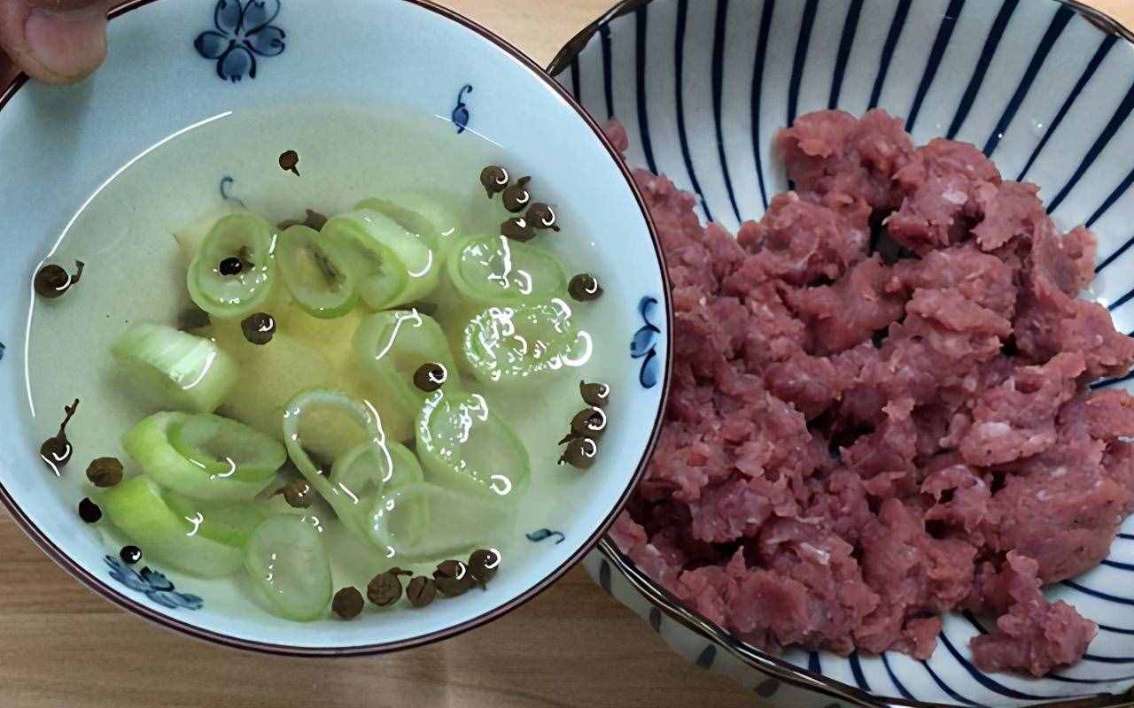 從和面到出鍋，手把手教你包餛飩，皮薄如紙，餡大味美，實惠營養(yǎng)
