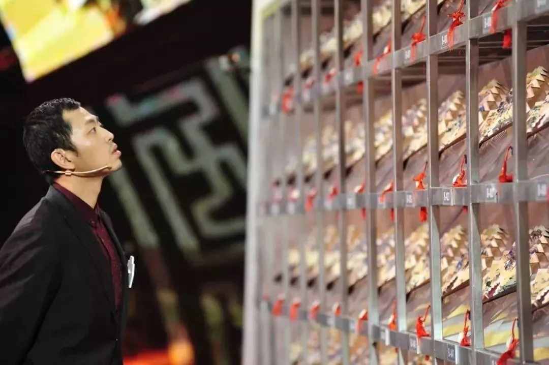 曾轟動科學(xué)界，被警方破格錄用破案的“水哥”王昱珩，如今怎樣了