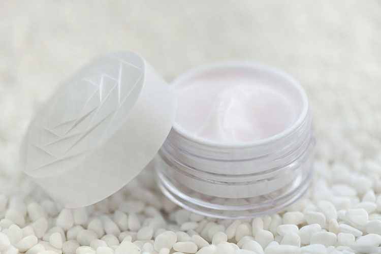 乳液和面霜到底有何區(qū)別？很多女生不知道，這樣用才能有效護(hù)膚