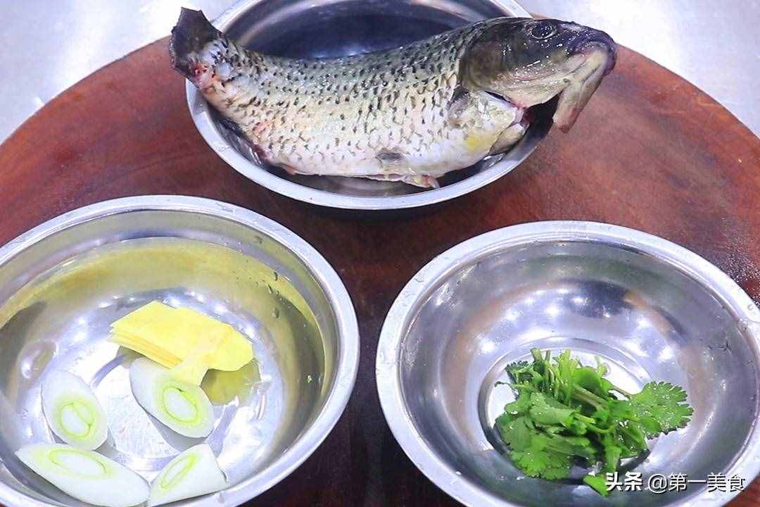 無論燉什么魚，牢記這3點，燉出來的魚湯又濃又白，還鮮香沒腥味