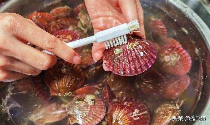 蒸扇貝時(shí)，記得不要加水蒸，海邊人教你正確做法，鮮嫩美味還不腥