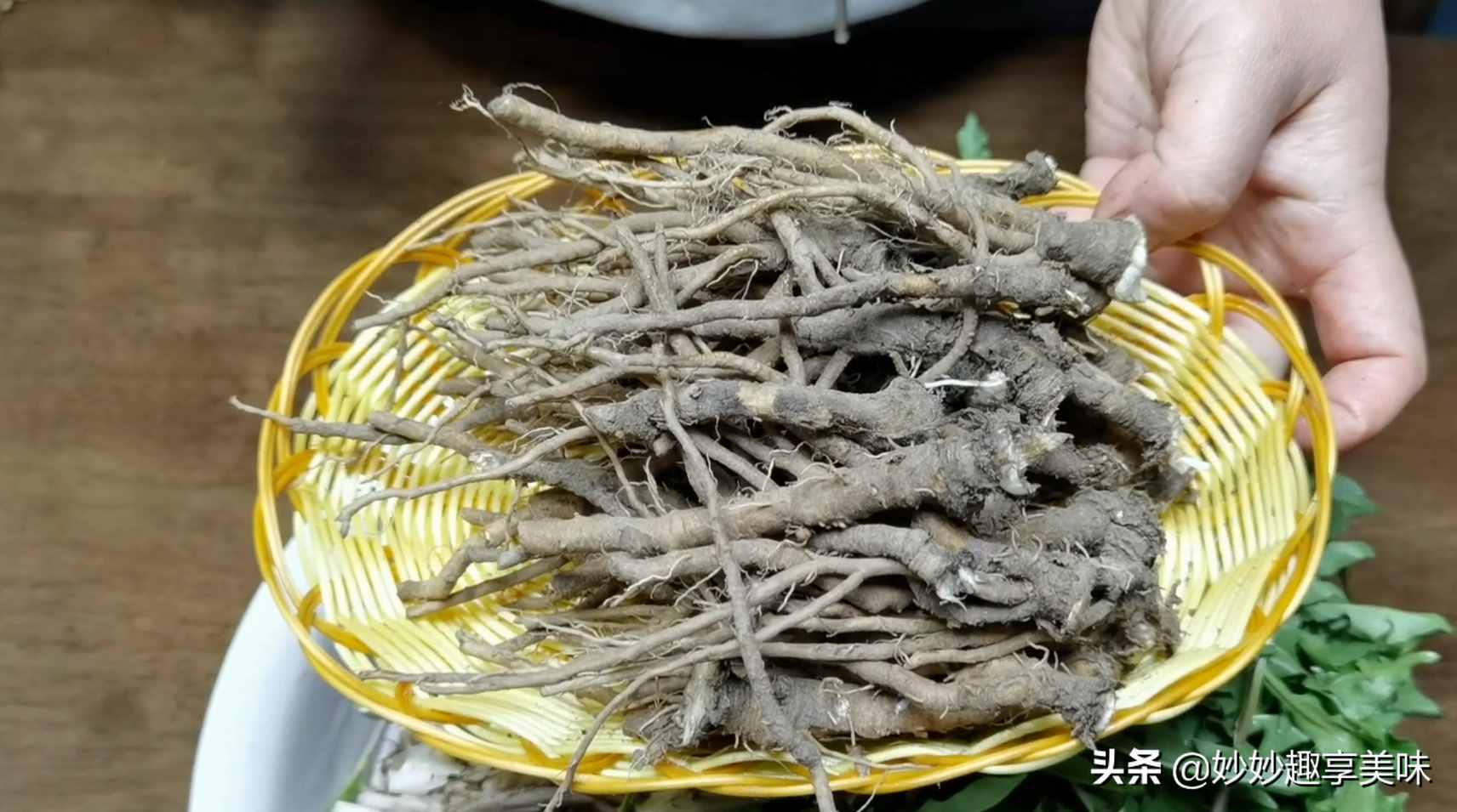 多喝蒲公英茶好處多，教你四步輕松自制，做一次喝一年，干凈衛(wèi)生