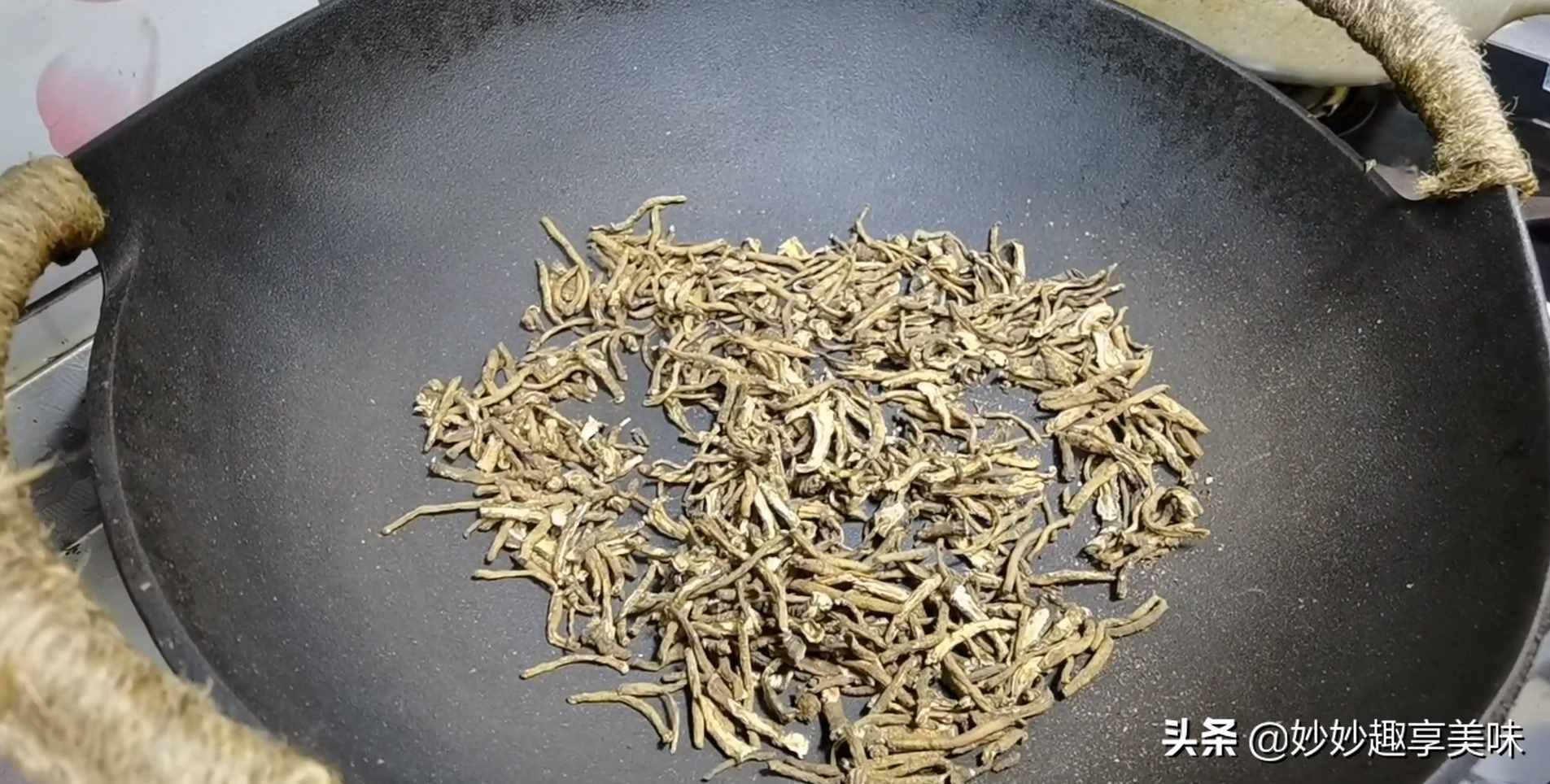多喝蒲公英茶好處多，教你四步輕松自制，做一次喝一年，干凈衛(wèi)生