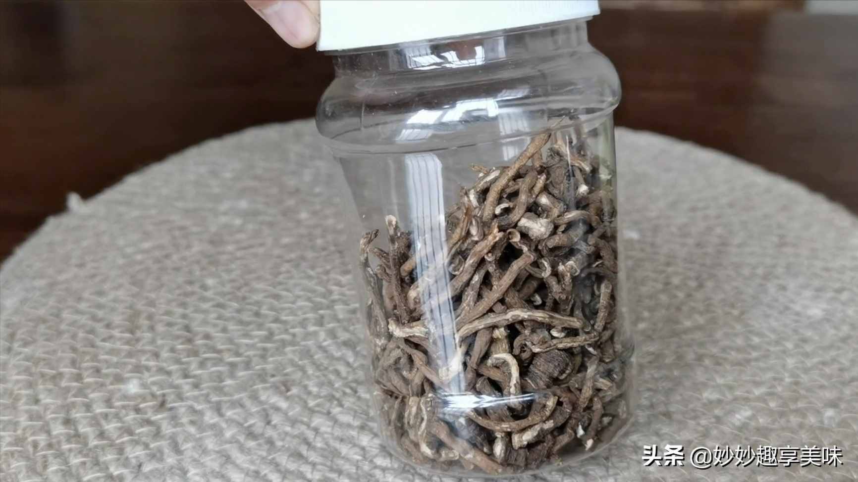 多喝蒲公英茶好處多，教你四步輕松自制，做一次喝一年，干凈衛(wèi)生