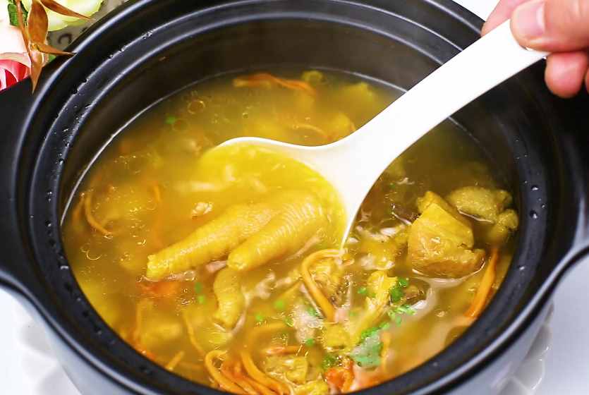 雞湯的正確做法，簡單3招燉出好喝的雞湯，雞肉不柴，湯鮮味美