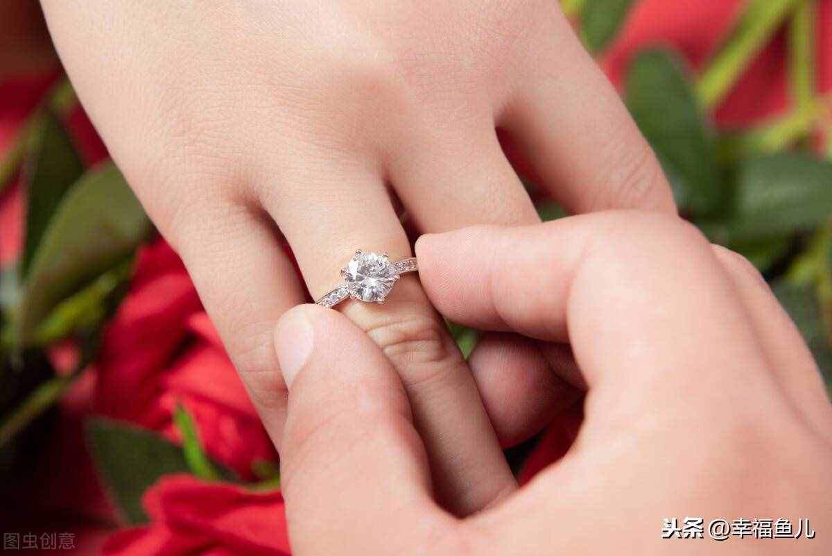 戒指戴在哪個(gè)手指代表什么？不同手指戴戒指含義不同，您懂了嗎？