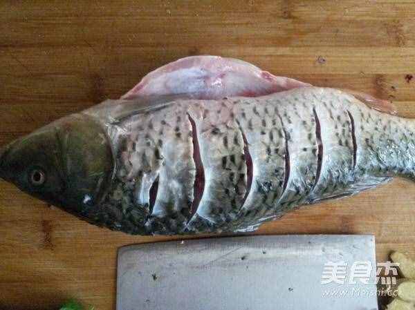 紅燒鯉魚(yú)的步驟