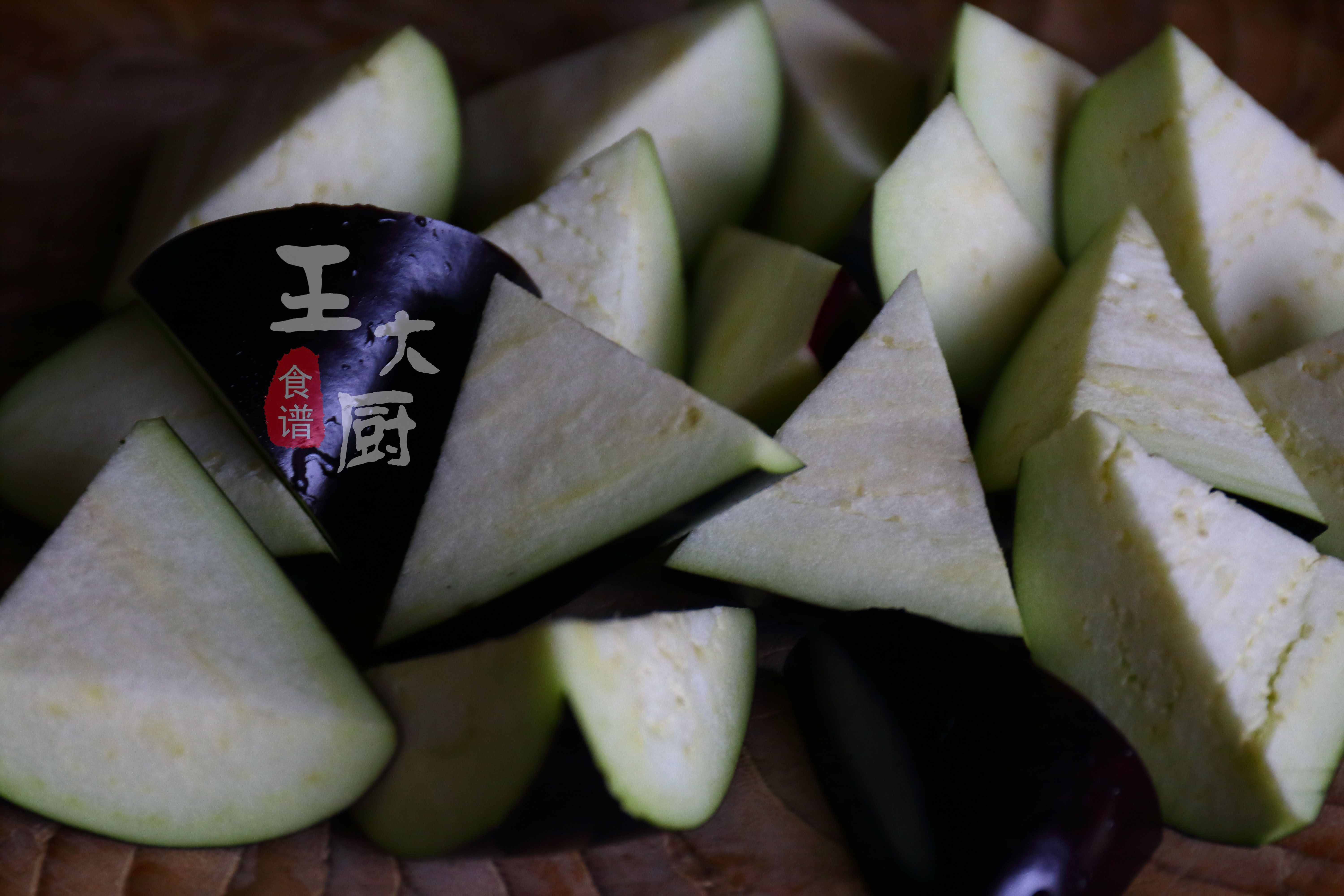 番茄燒茄子，一道適合夏天的開胃菜，咸香酸甜，開胃下飯