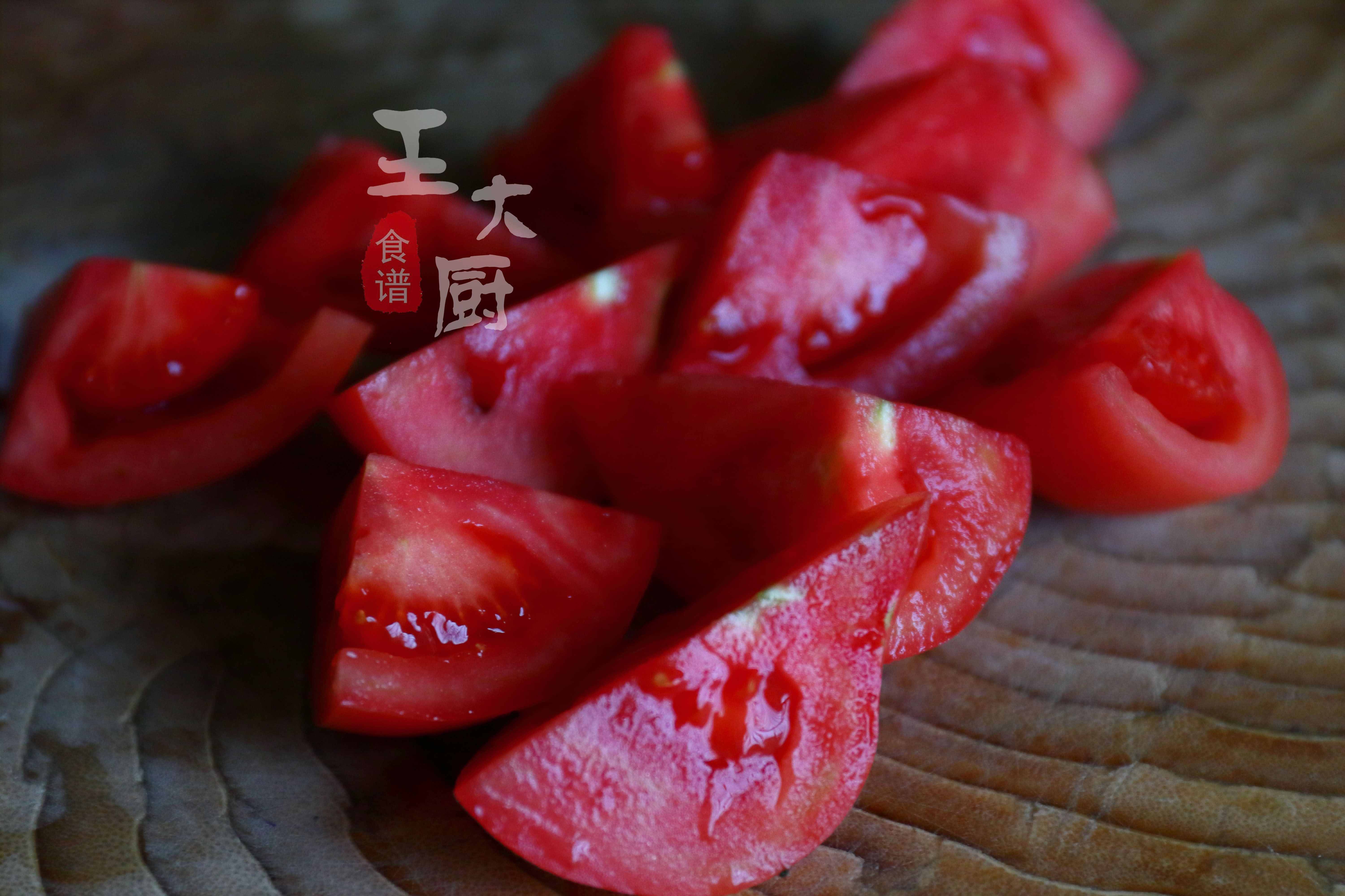 番茄燒茄子，一道適合夏天的開胃菜，咸香酸甜，開胃下飯