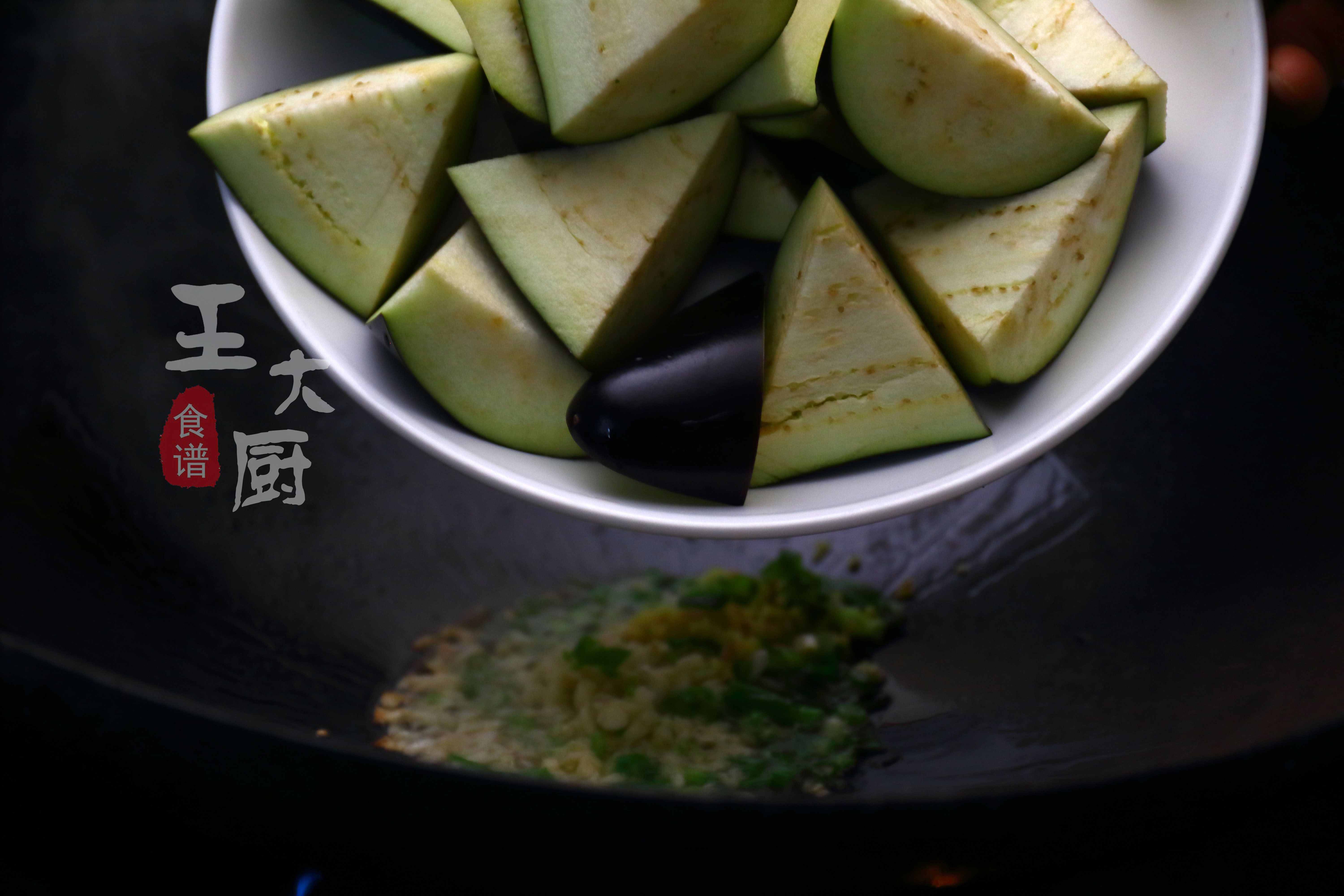番茄燒茄子，一道適合夏天的開胃菜，咸香酸甜，開胃下飯