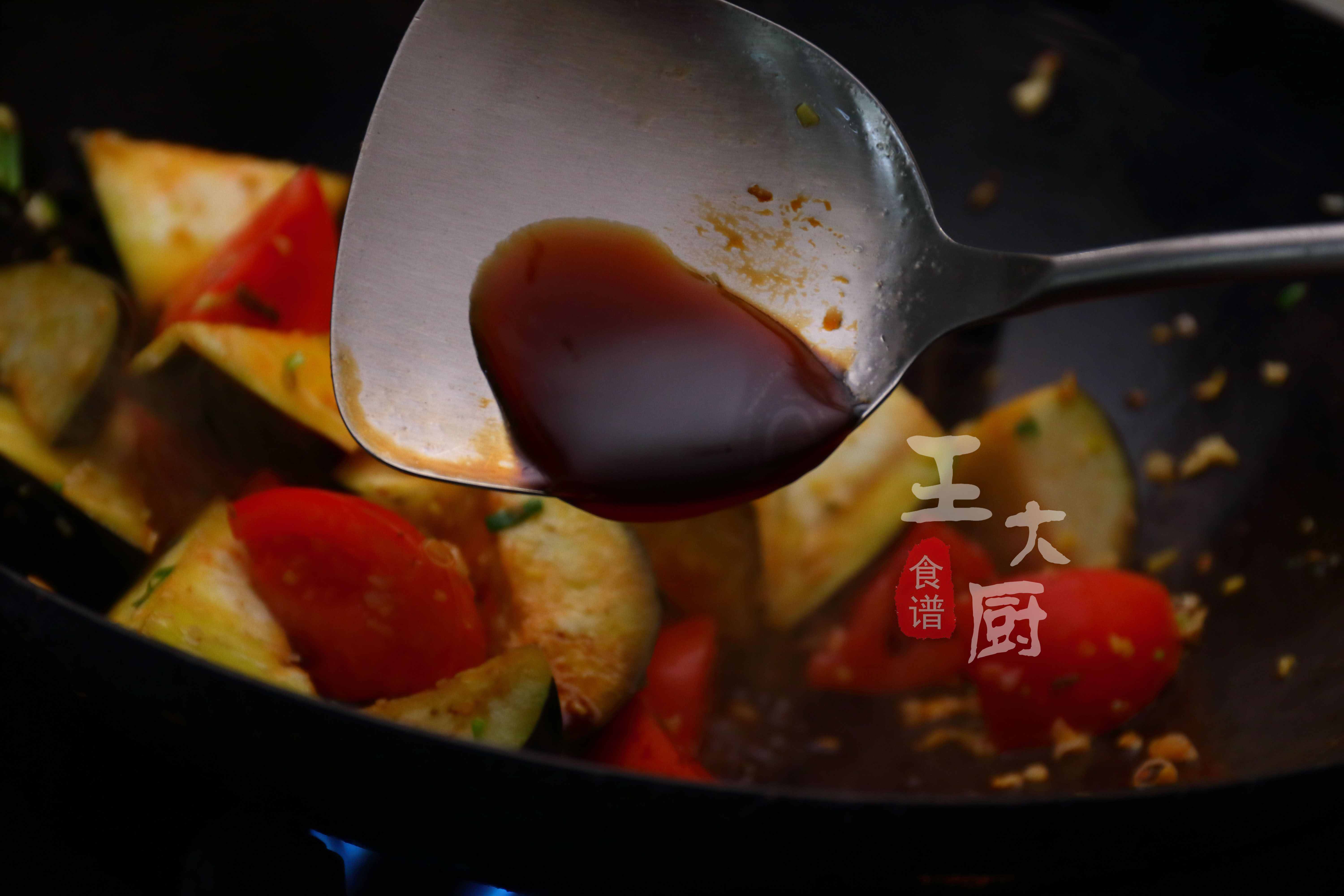 番茄燒茄子，一道適合夏天的開胃菜，咸香酸甜，開胃下飯