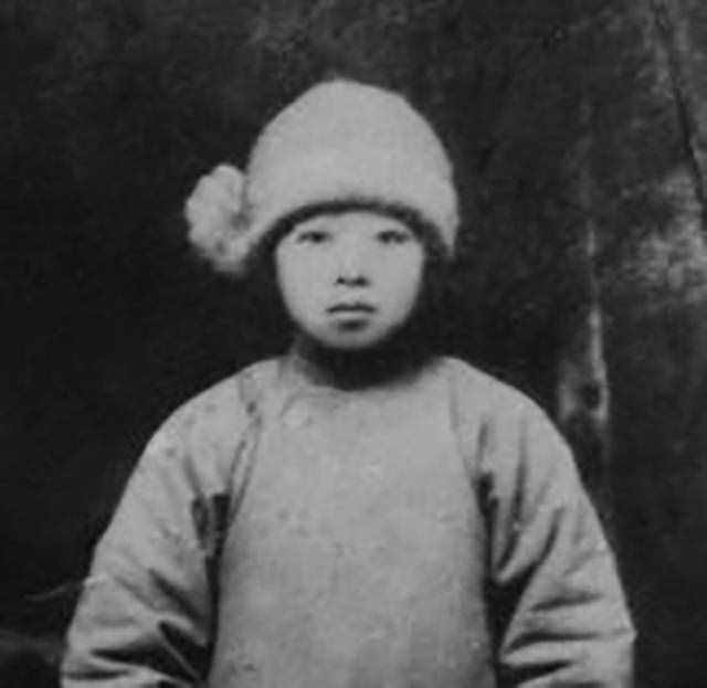 蕭紅：19歲與表哥私奔，父叔險(xiǎn)將她勒死，4段失敗戀情，半生苦難
