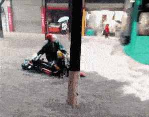 愛(ài)車泡了水怎么辦？別慌！趕緊這樣做，車子還能開(kāi)損失降最低
