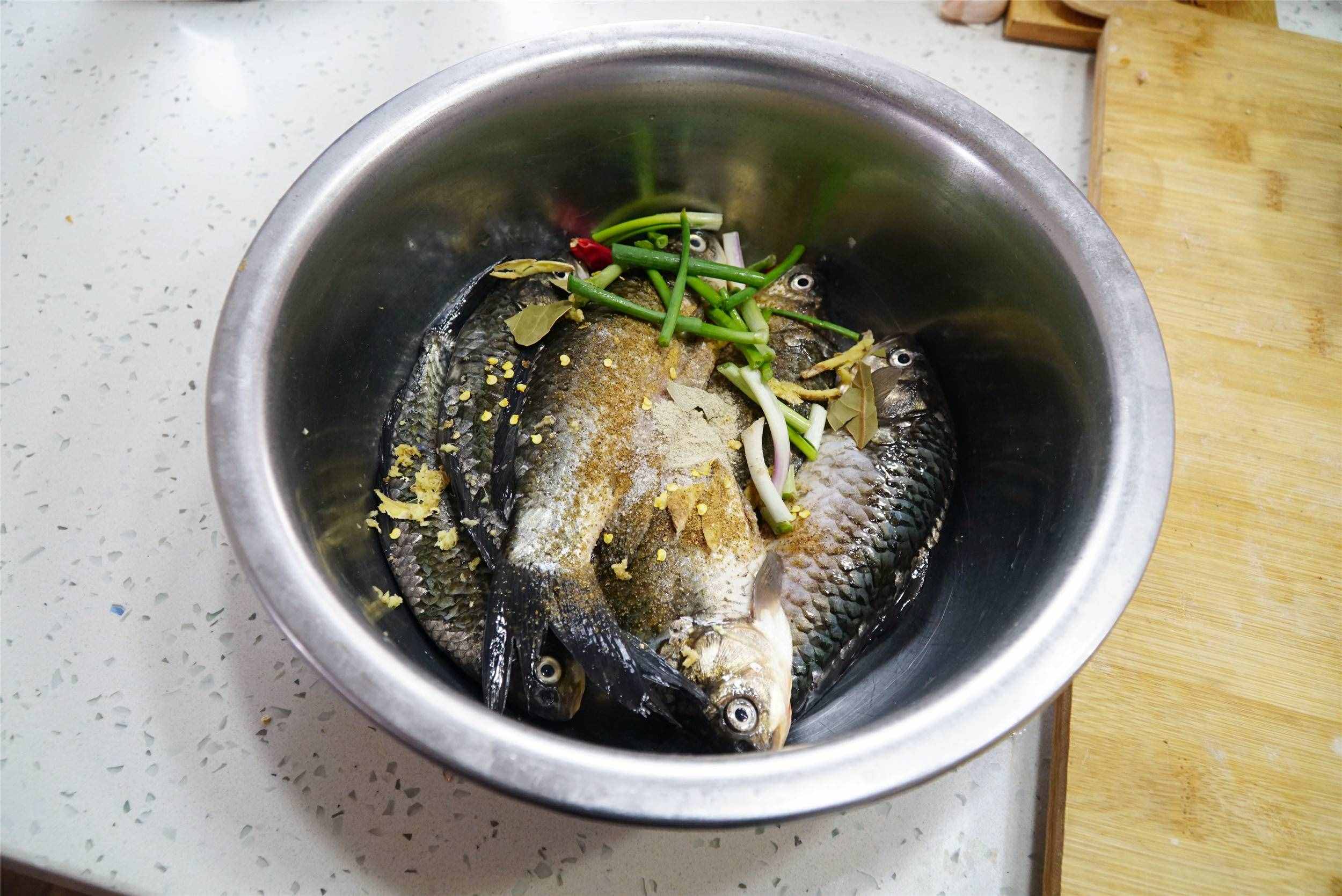 春天，鯽魚最美味的做法，連魚骨都好吃，味道特饞人，老少皆宜