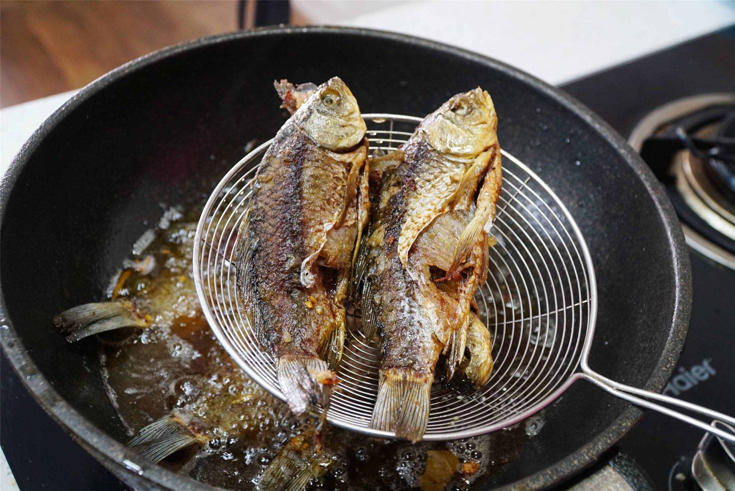 春天，鯽魚最美味的做法，連魚骨都好吃，味道特饞人，老少皆宜