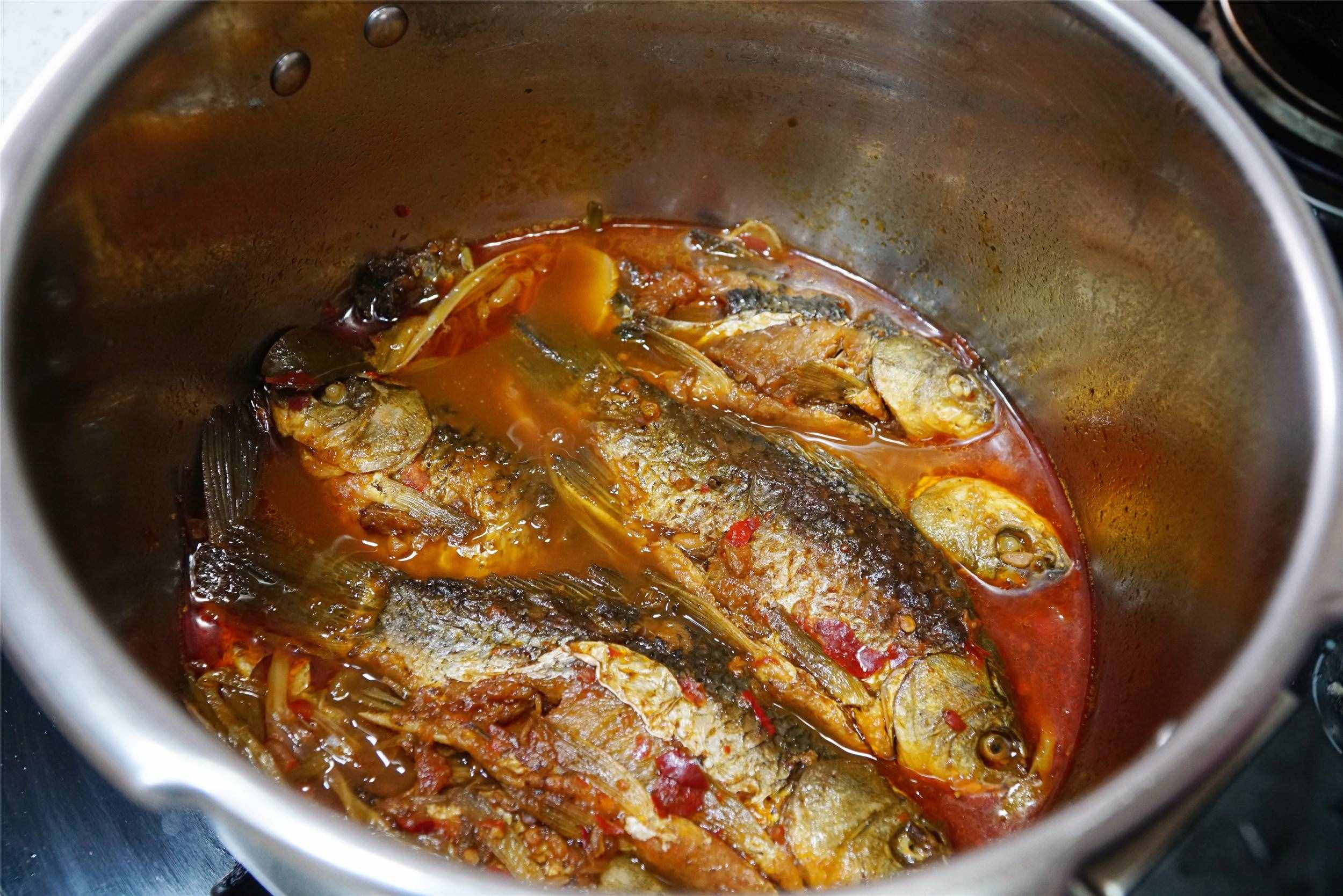 春天，鯽魚最美味的做法，連魚骨都好吃，味道特饞人，老少皆宜