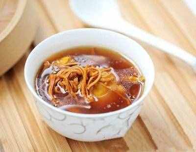 金蟲草這樣做，不僅所需食材簡單，而且還可以滋補(bǔ)肺腎
