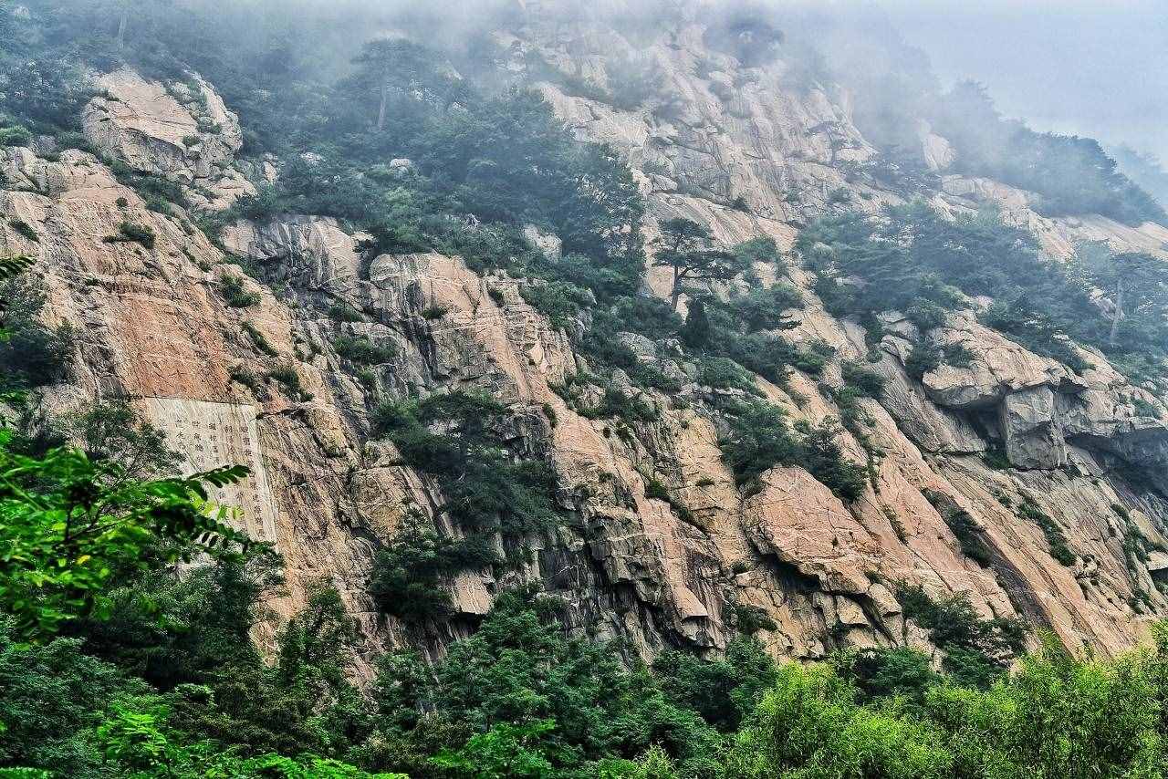 泰山又名岱山、岱宗，位于山東省中部，隸屬于泰安市