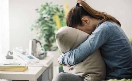 指甲上為何出現(xiàn)“橫紋”？真正原因在這里，現(xiàn)在知道還不晚