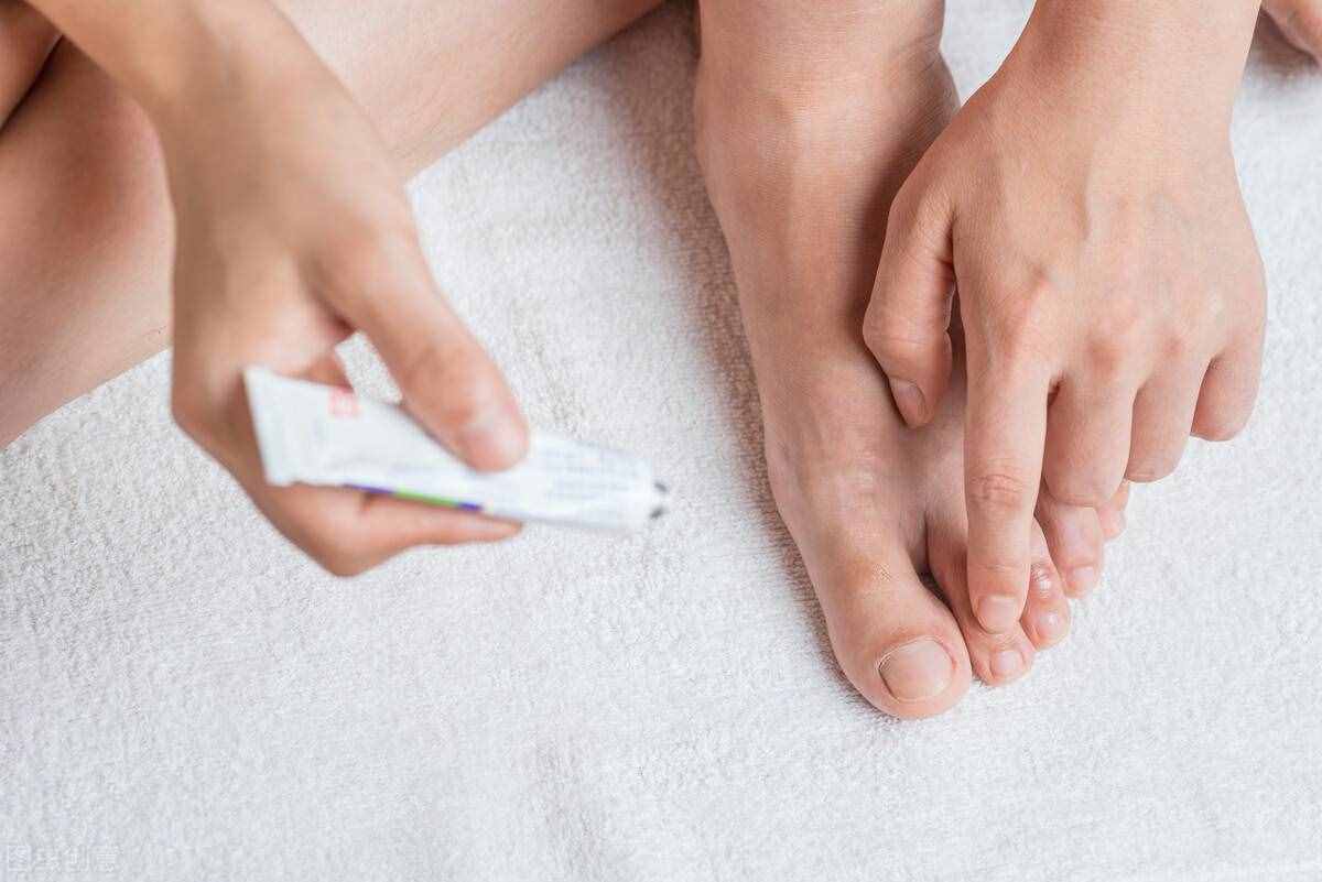 腳氣，如何根除？醫(yī)生教你4個(gè)小方法，簡(jiǎn)單有效祛腳氣