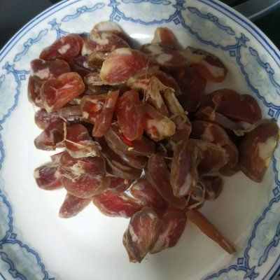 下飯神器洋蔥胡蘿卜炒香腸，拌飯還能吃三碗
