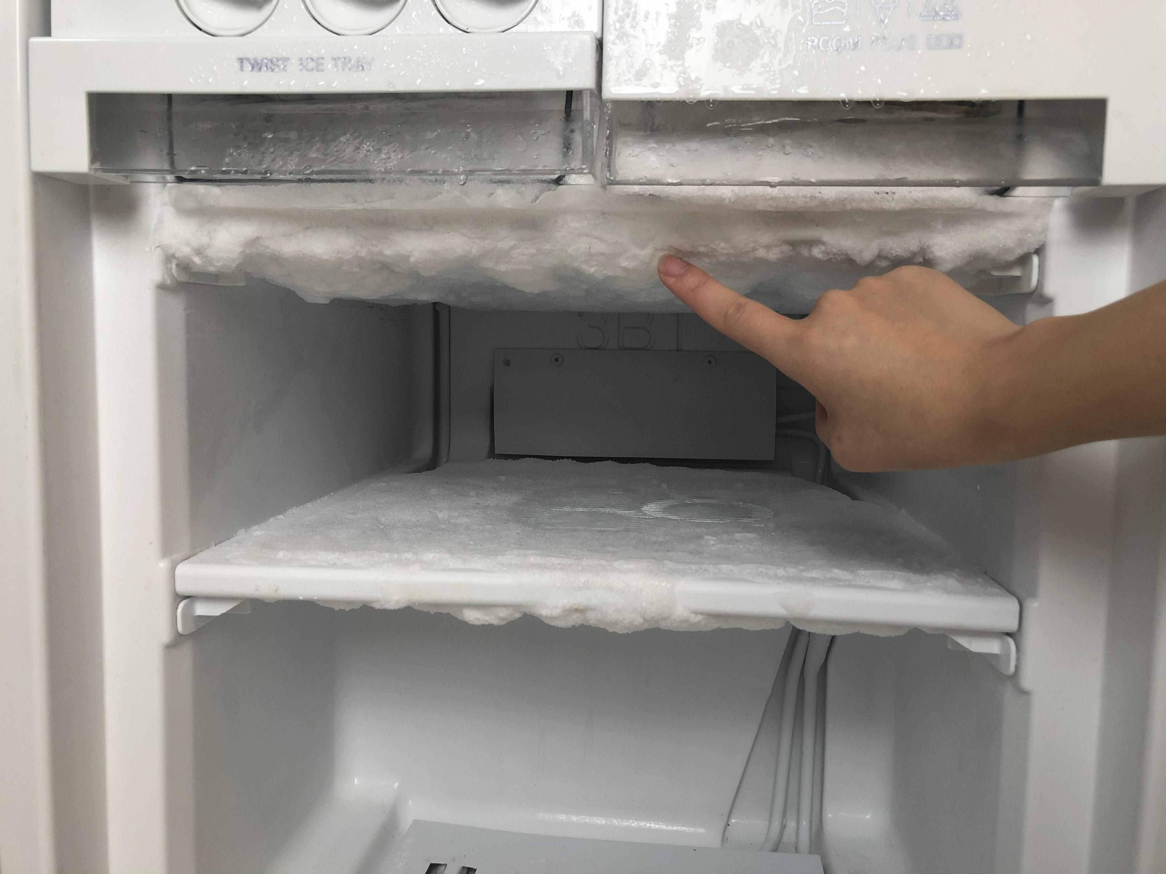 冰箱里結(jié)再厚的冰霜，只用它放進去，10分鐘把冰霜全都除干凈
