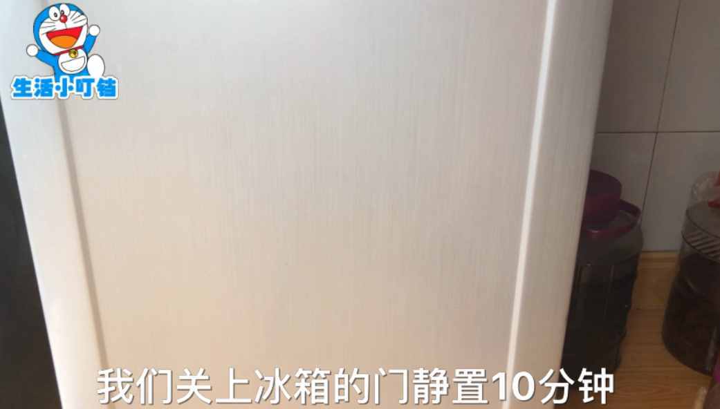 冰箱里結(jié)再厚的冰霜，只用它放進去，10分鐘把冰霜全都除干凈