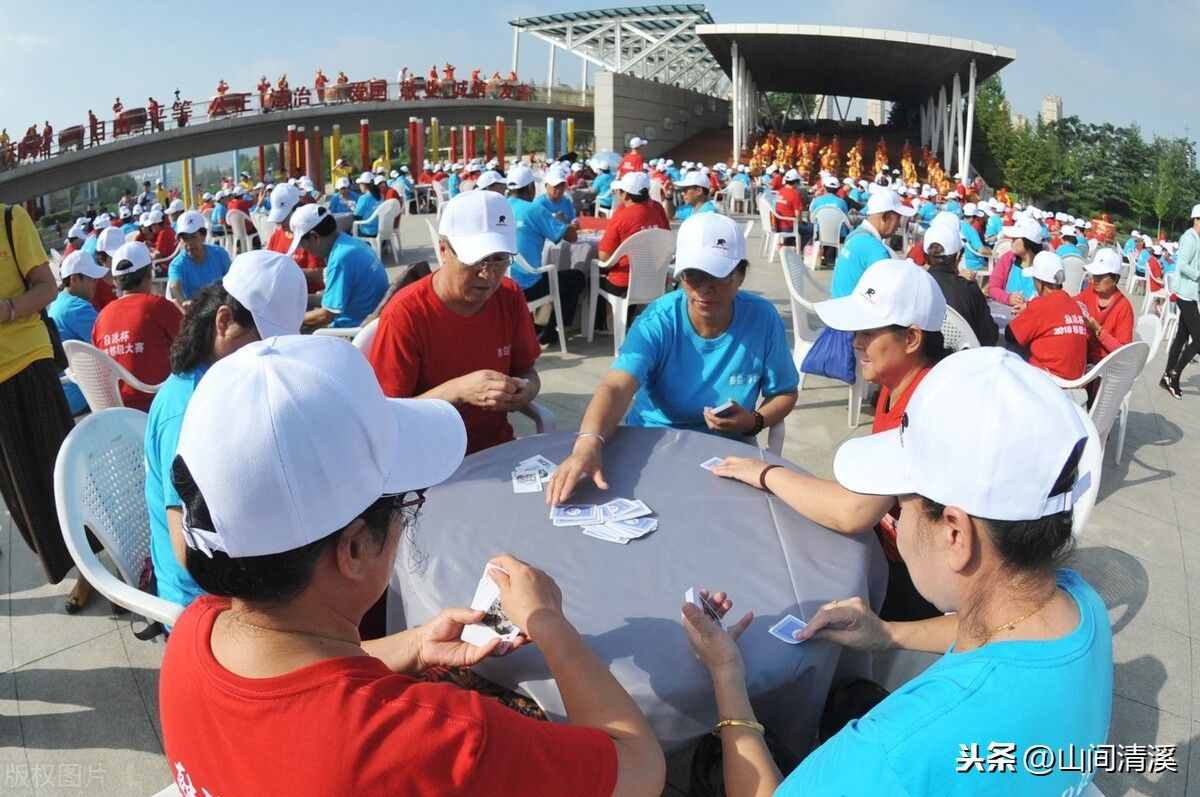 夠級、吊主、保皇~來來來，打幾把撲克吧