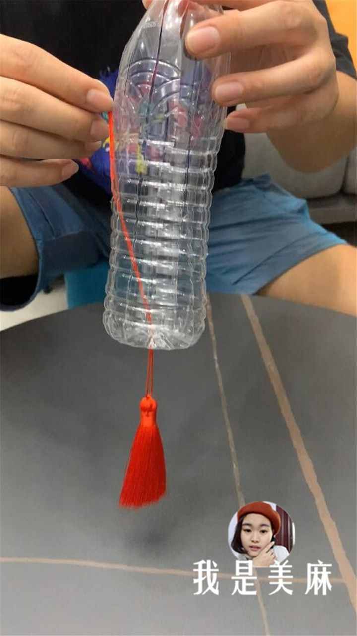 一分鐘教你做一個好看的手工燈籠，制作過程非常簡單，先收藏了