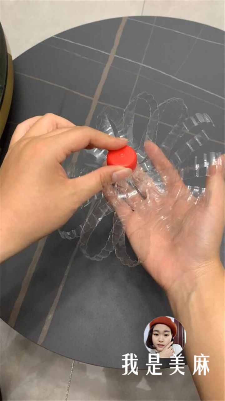 一分鐘教你做一個好看的手工燈籠，制作過程非常簡單，先收藏了
