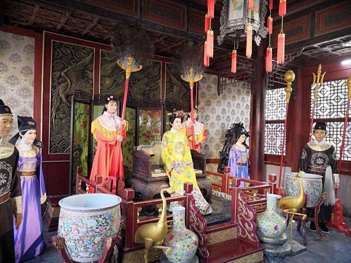 賈元春就是林黛玉的化身，是一個(gè)妃子，在大黃山青梗峰下幻化成人
