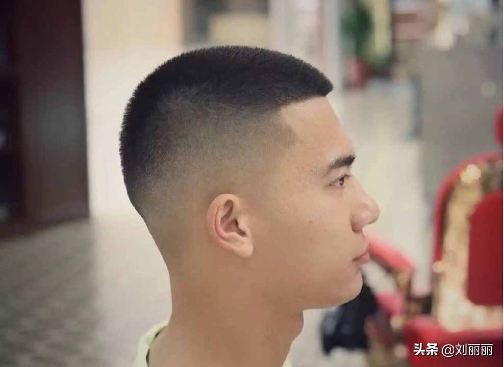 2020最具人氣男發(fā)前4名，短寸頭，鋼夾燙，狼尾頭全上榜，真帥氣