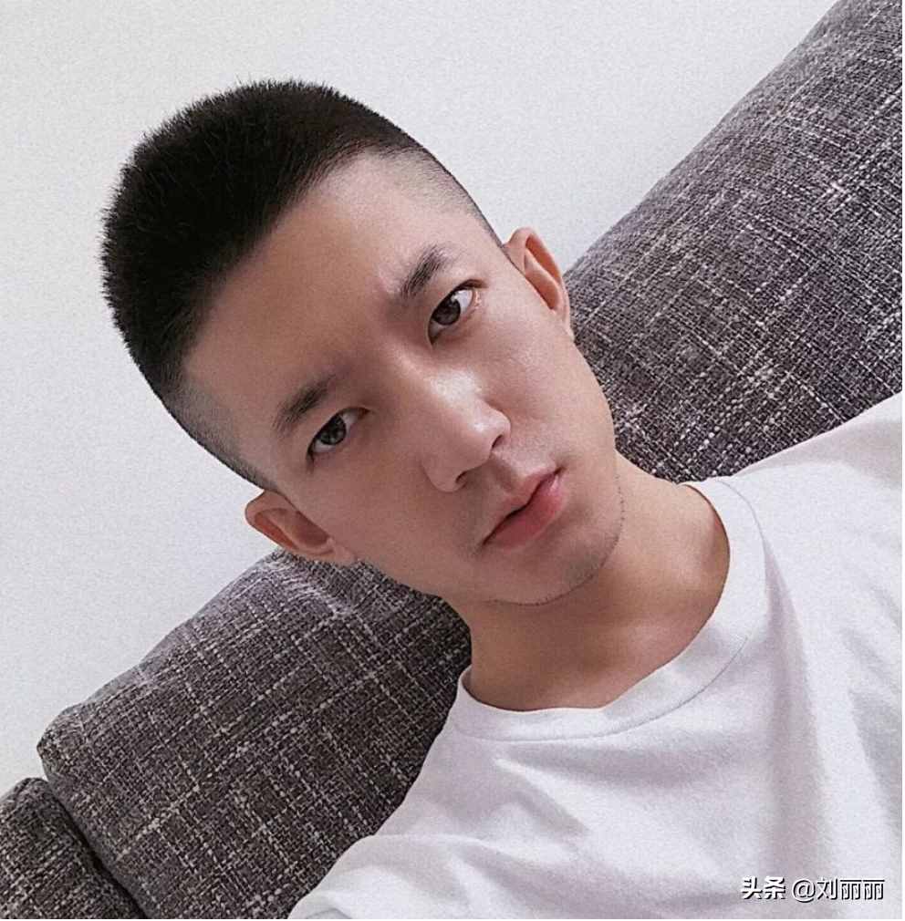 2020最具人氣男發(fā)前4名，短寸頭，鋼夾燙，狼尾頭全上榜，真帥氣