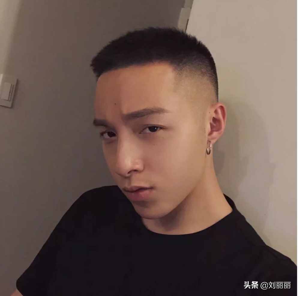 2020最具人氣男發(fā)前4名，短寸頭，鋼夾燙，狼尾頭全上榜，真帥氣