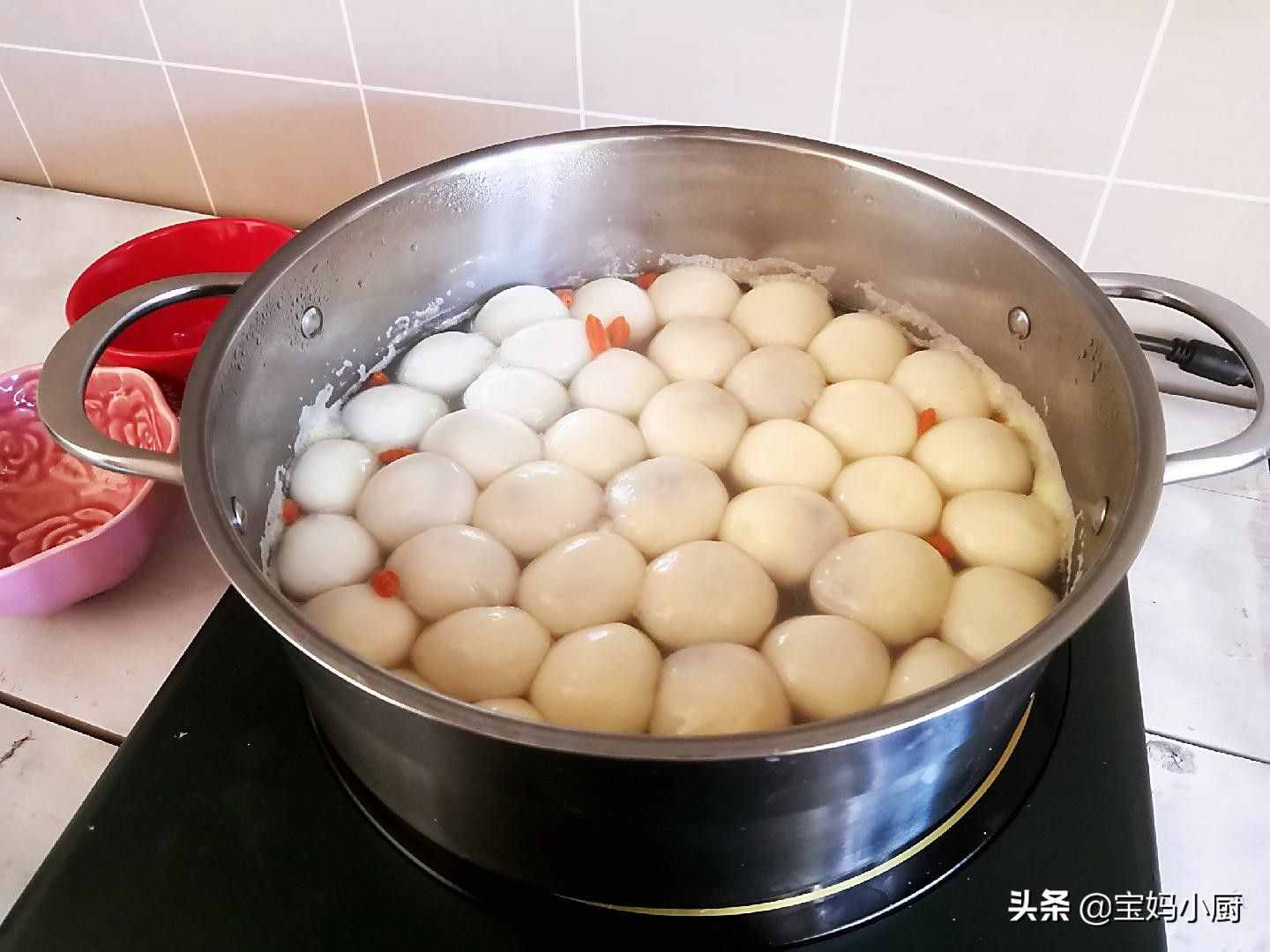 煮湯圓，三個技巧掌握好，保證圓鼓鼓好吃不破皮