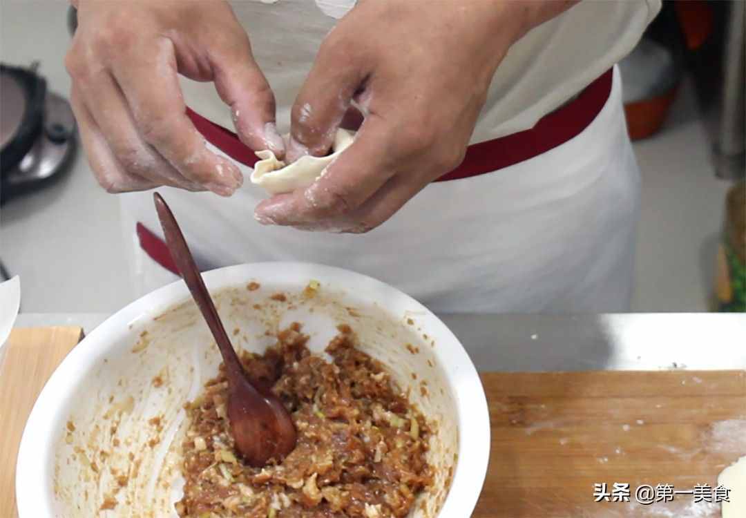 家庭版上海生煎包，廚師長教你如何制作，外焦里嫩，一鍋不夠吃
