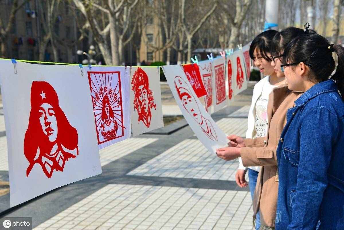 適合高中生閱讀的精短美文《弘揚(yáng)雷鋒精神，建設(shè)心靈園》等2篇