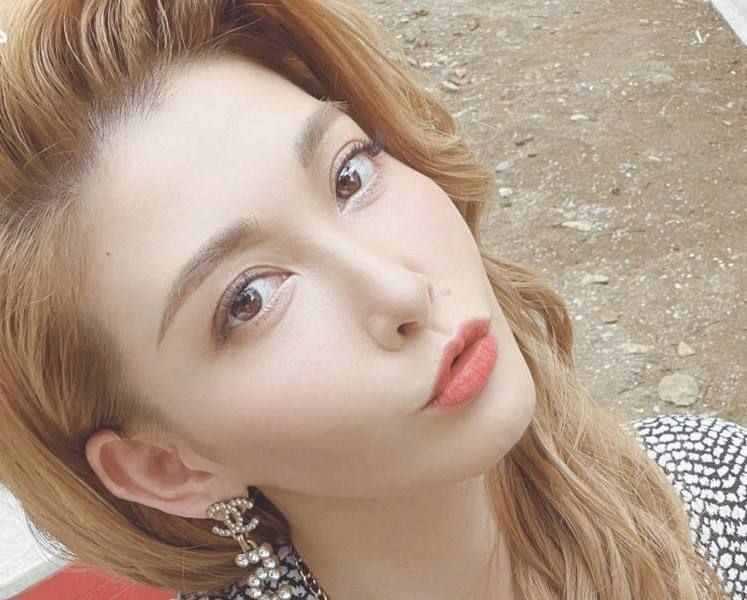 香港著名女星李彩樺陷入整容疑云，被指面部僵硬，幾個月變一次臉