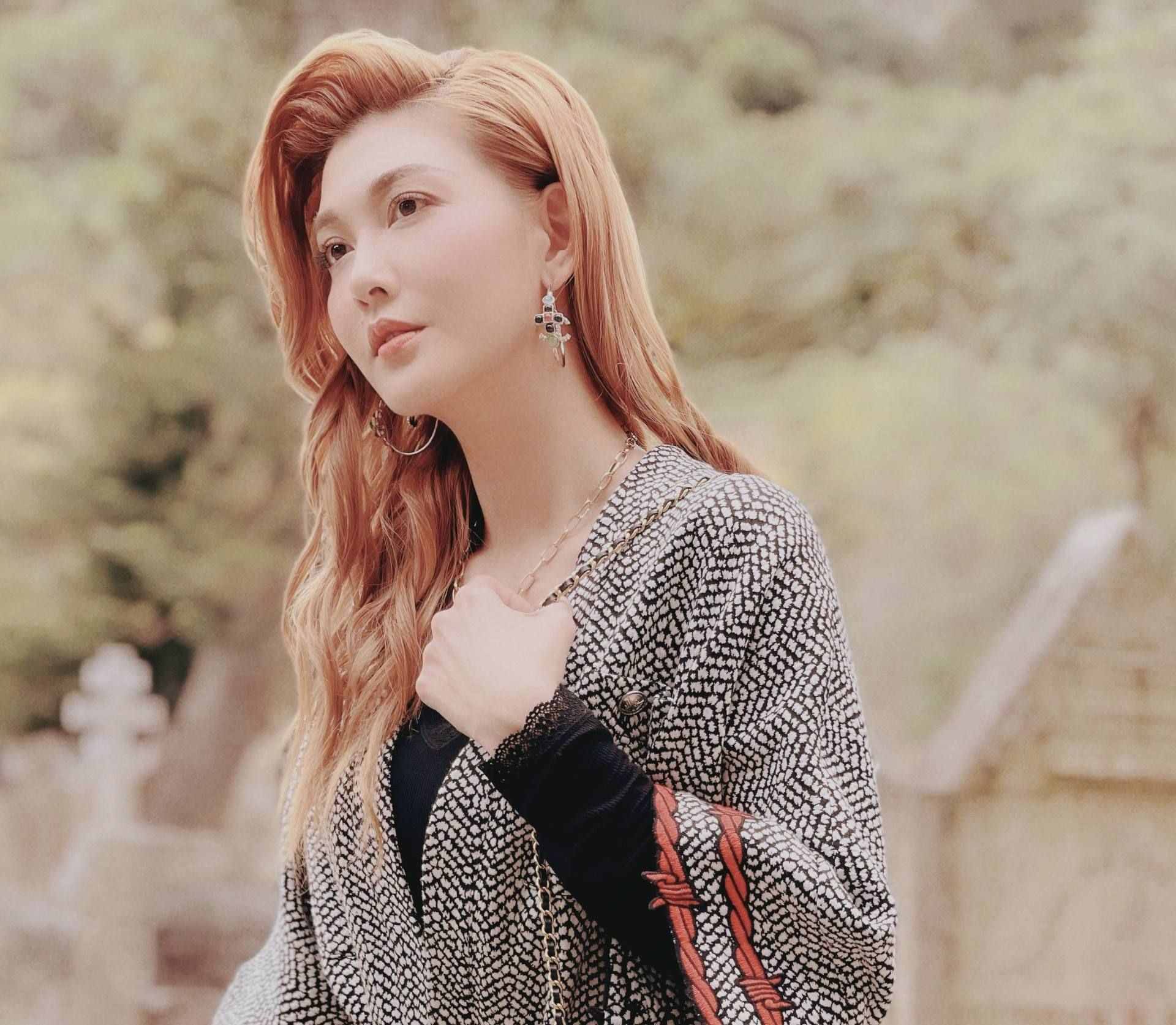 香港著名女星李彩樺陷入整容疑云，被指面部僵硬，幾個月變一次臉