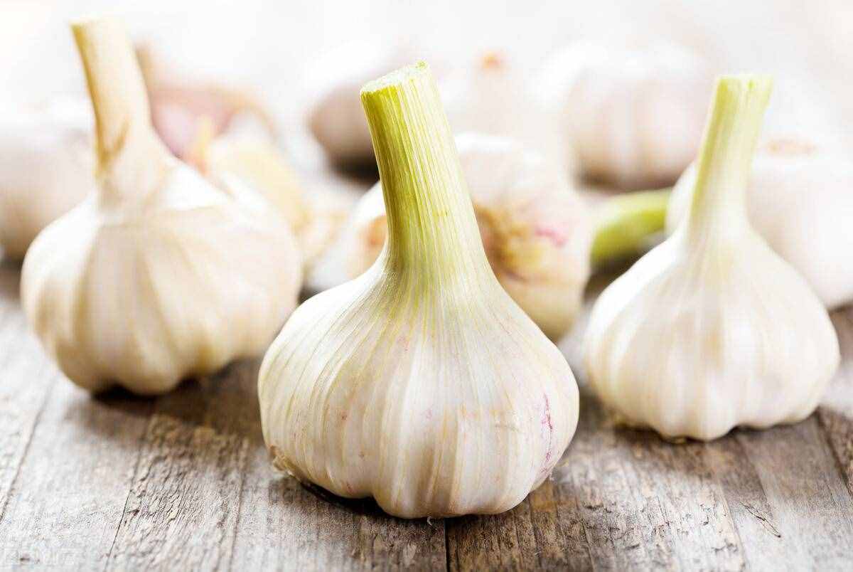 腌制糖蒜咸菜時(shí)，大蒜和糖醋的比例是多少？10斤大蒜為例說(shuō)下方法