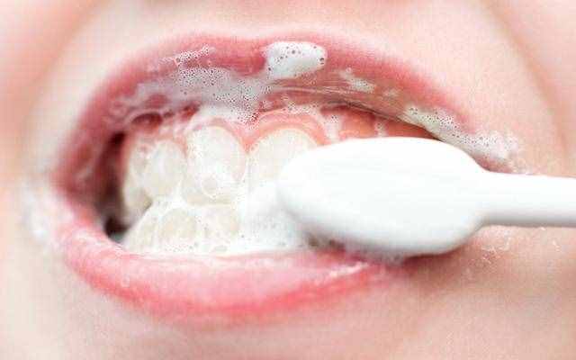 美白牙膏真的能美白么？我們測評了10款美白牙膏，結(jié)果