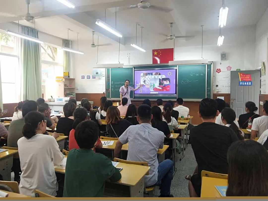 和樂(lè)教育：在記錄中成長(zhǎng)，在成長(zhǎng)中記錄——江南分校成長(zhǎng)記錄袋分享展示活動(dòng)