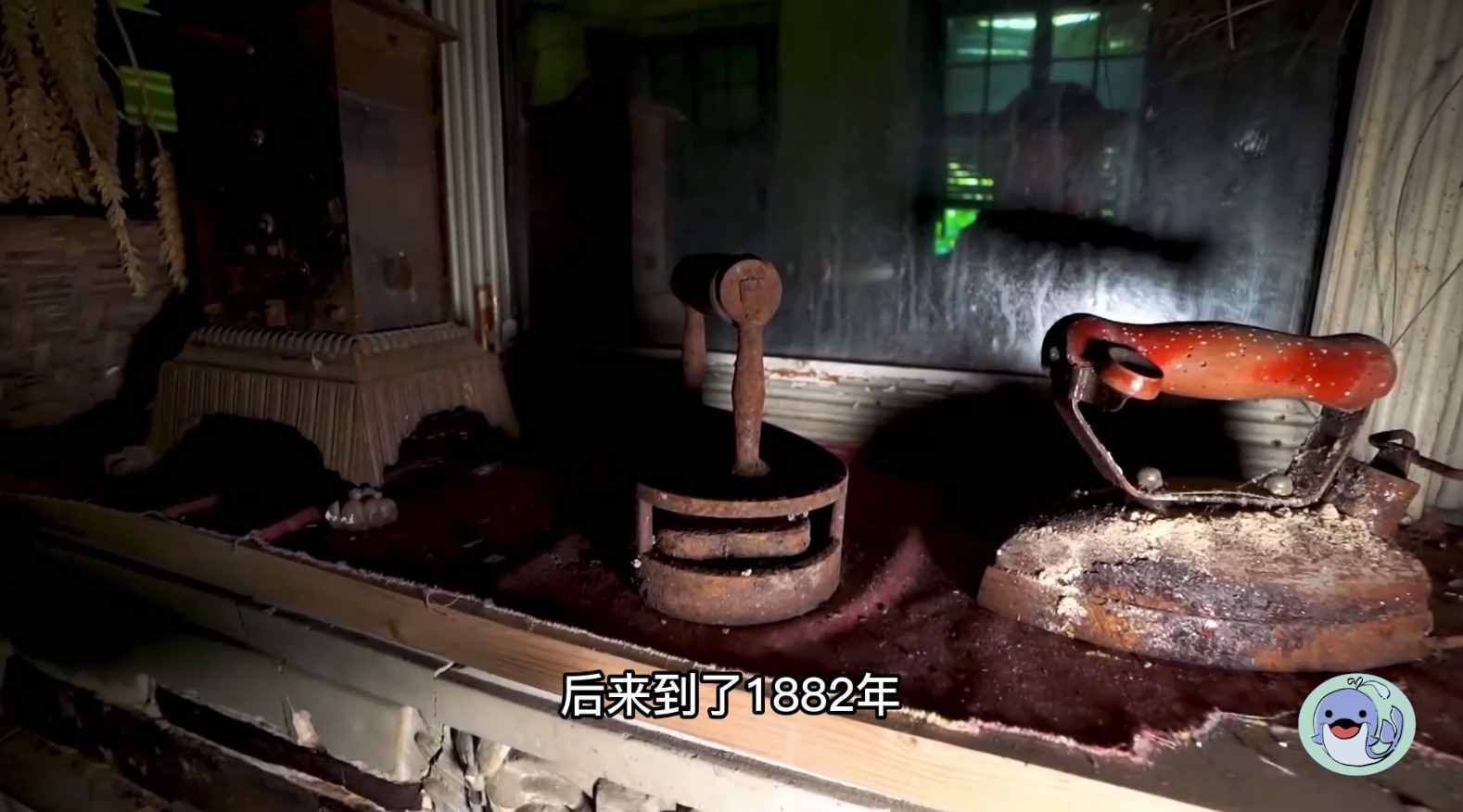 美國(guó)森林廢棄38年的城堡，一位中國(guó)女性來到這里，孤獨(dú)的生活