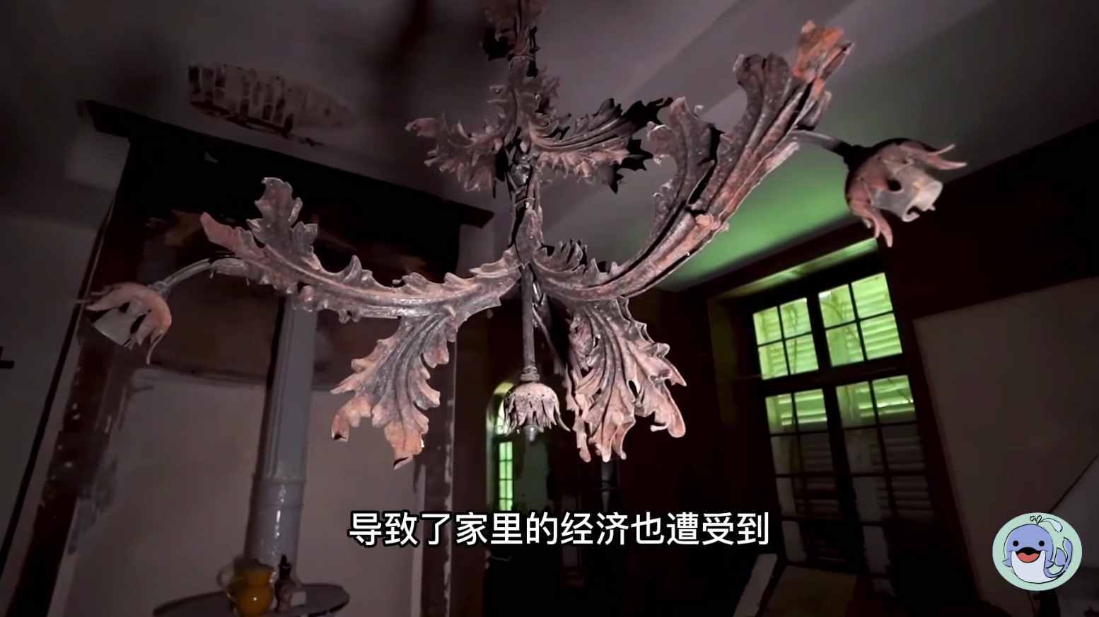 美國(guó)森林廢棄38年的城堡，一位中國(guó)女性來到這里，孤獨(dú)的生活