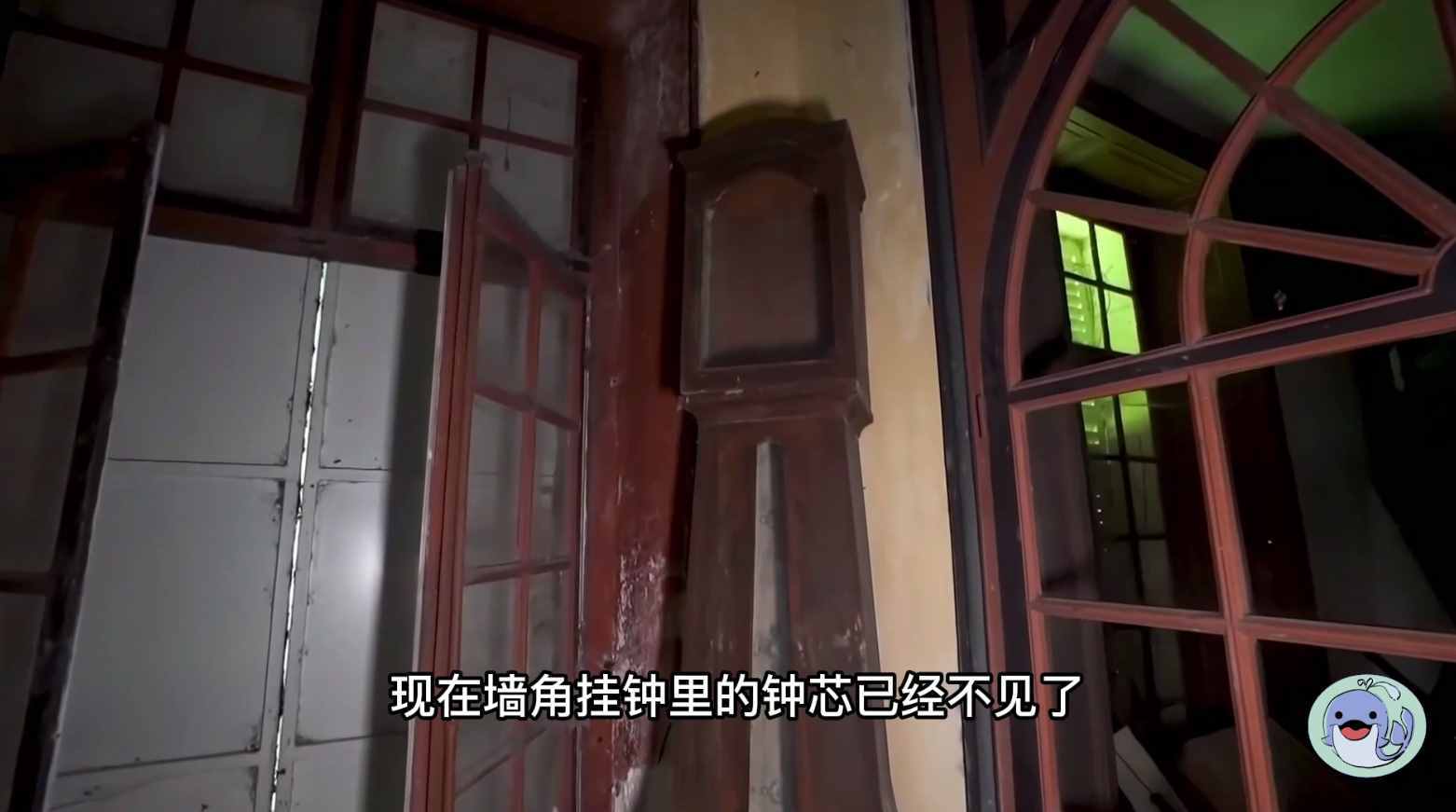 美國(guó)森林廢棄38年的城堡，一位中國(guó)女性來到這里，孤獨(dú)的生活
